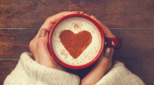 Lee más sobre el artículo Aprende a reconocer, degustar y preparar un buen café en casa